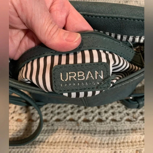 Urban Expressions crossbody Leather adjustable strap purse/handbag - Picture 6 of 9